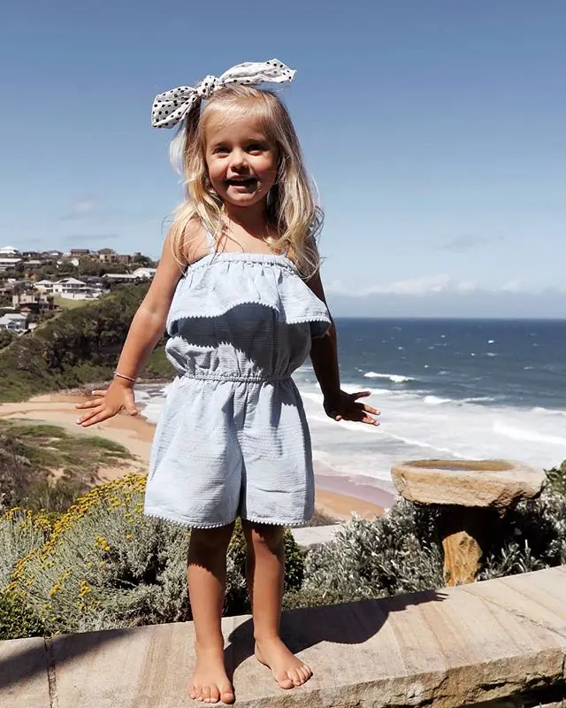 Летняя одежда для маленьких девочек голубой кружевной комбинезон на бретельках