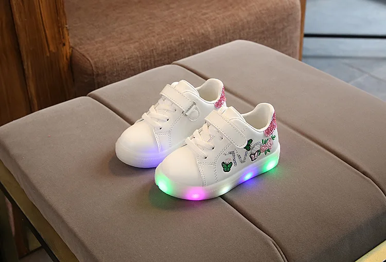 Новое поступление детская led обувь для мальчиков девочек Schoenen дети обувь Enfant светящиеся кроссовки с светильник подошва