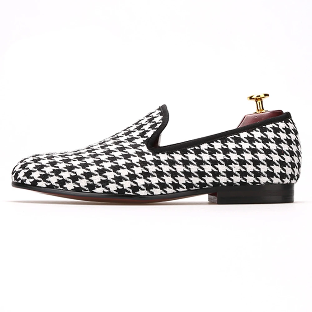 Классические туфли в английском стиле черно-белого цвета с узором гусиные лапки