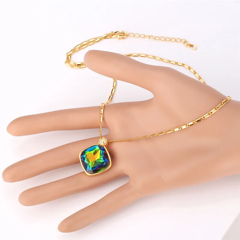 Комплект из серег и ожерелья золотистого цвета с австрийским кристаллом |