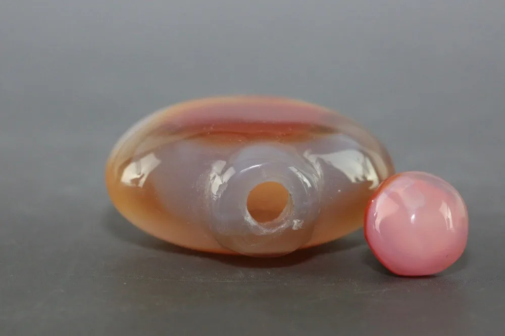 

Chinese Natural Pattern 2.1 inches Agate Snuff Bottle.