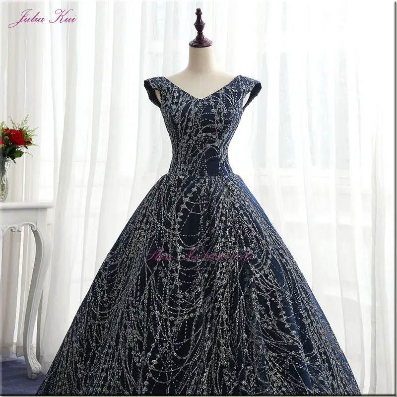 Бальное платье с V-образным вырезом и блестками в пол | Свадьбы торжества