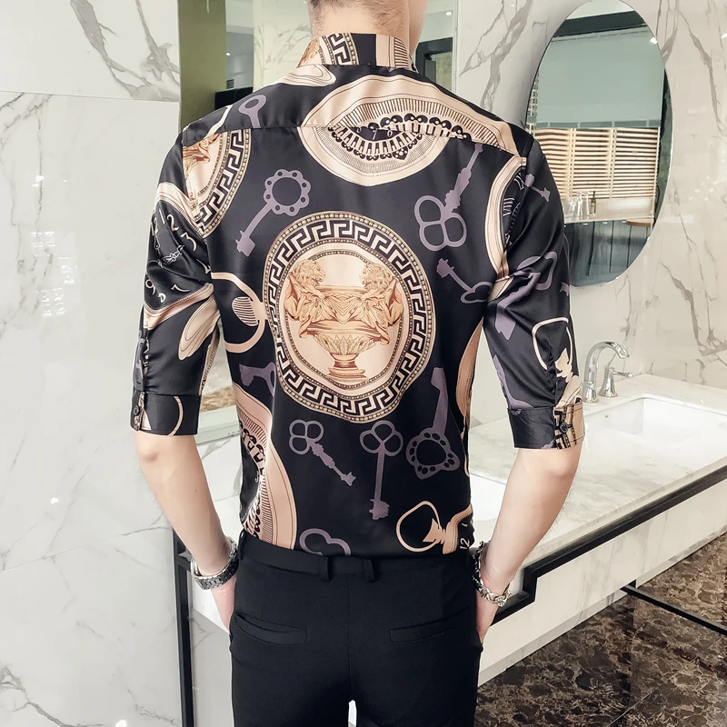 Летом 2018 года новая Южнокорейская версия рубашки с рукавами мужская рубашка