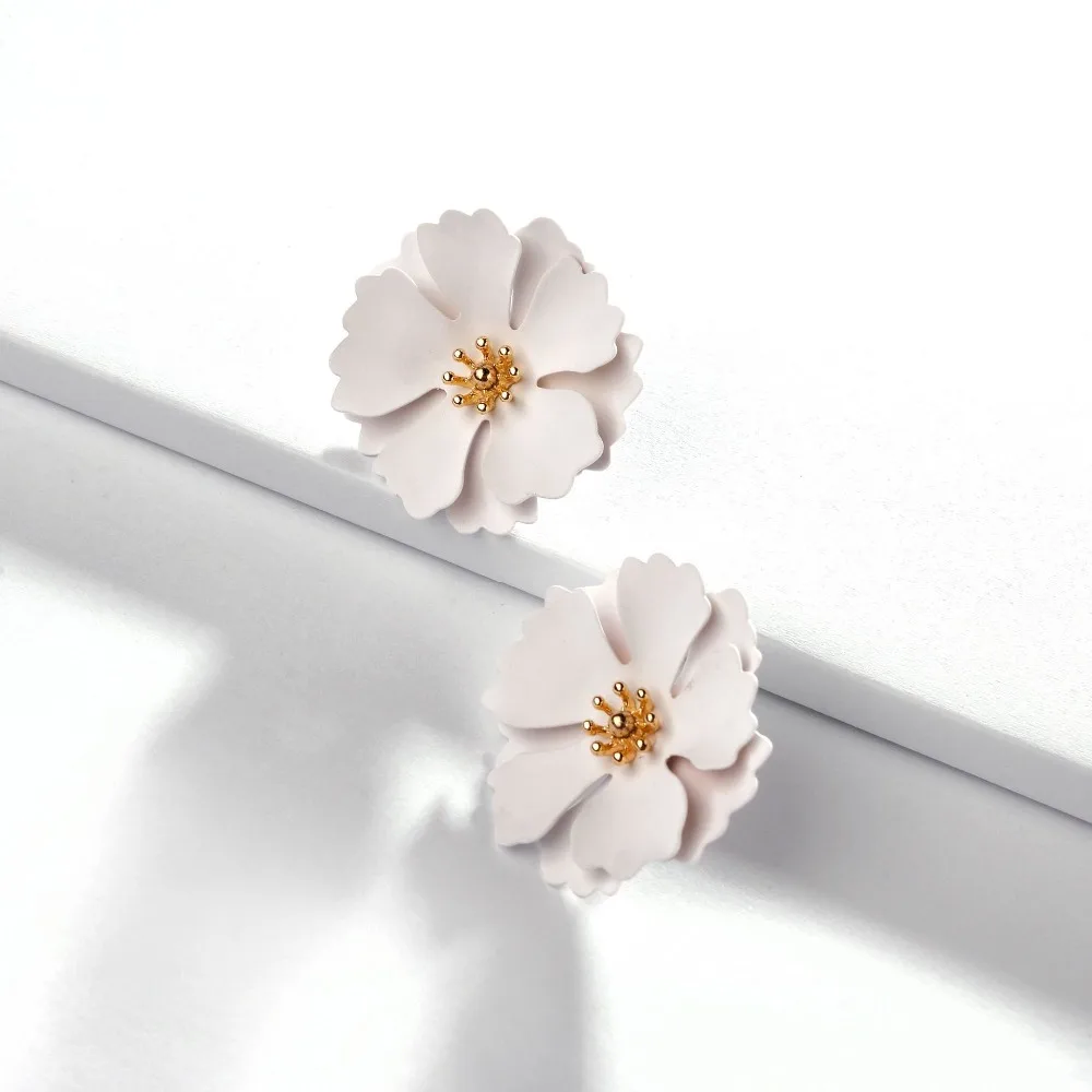 wing yuk tak Boho Small Flower Earrings For Women Hot Fashion Colourful Metal Stud 2019 Jewelry Wholesale | Украшения и