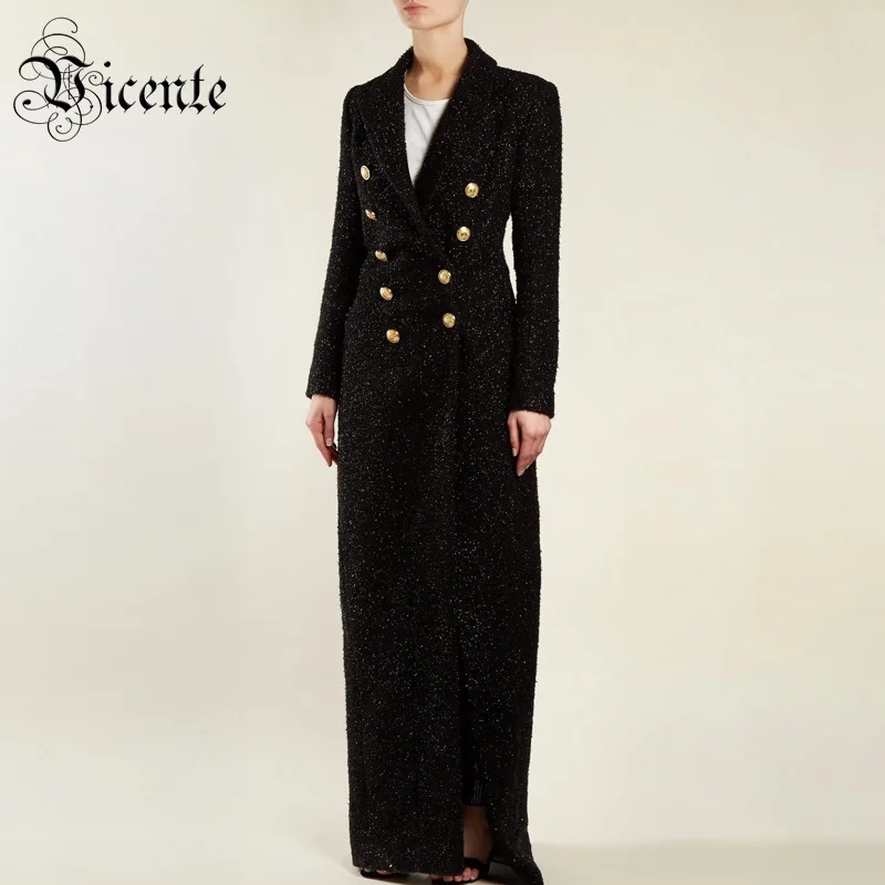 Черная длинная верхняя одежда с отложным воротником длинными рукавами и