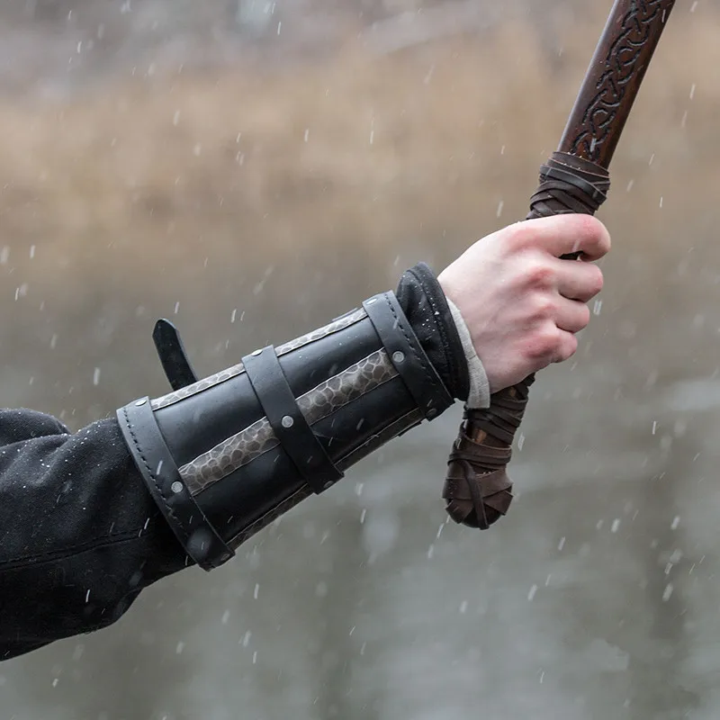 Кожаный браслет COLDKER Medieval Flight Warrior Army Knight Arm кожаный с шипами аксессуары для