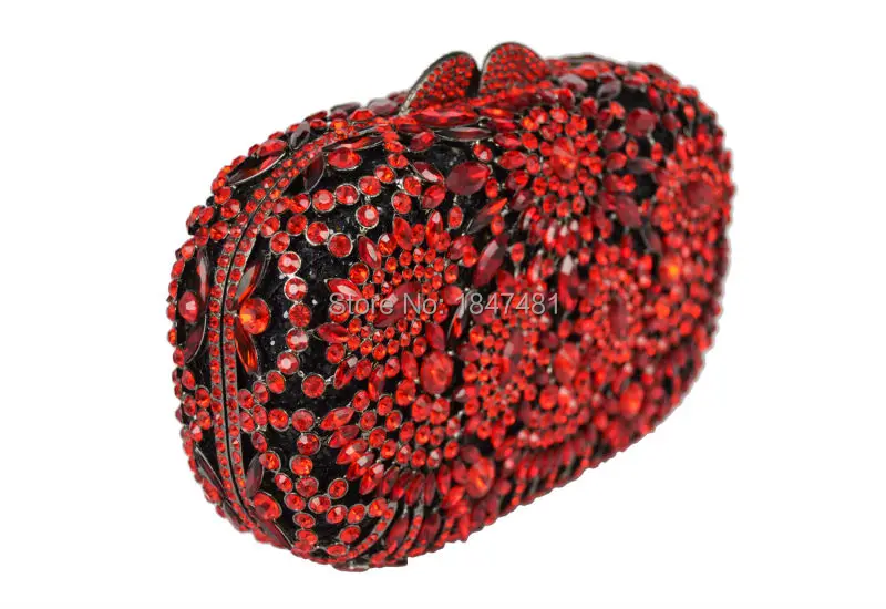 Красные туфли с отверстиями в виде цветов круглым вырезом и индийская сумка