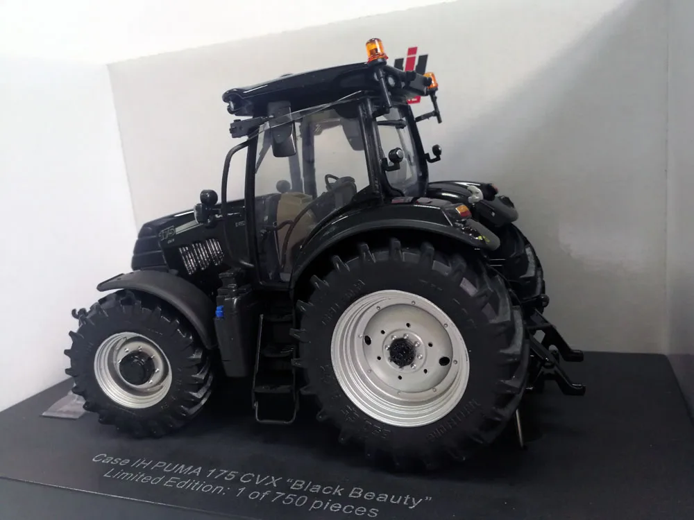 Чехол UH5381 1:32 для IH MAXXUM 175 трактор BLACK BEAUTY без оригинальной коробки|gear wheel|truck strobegear