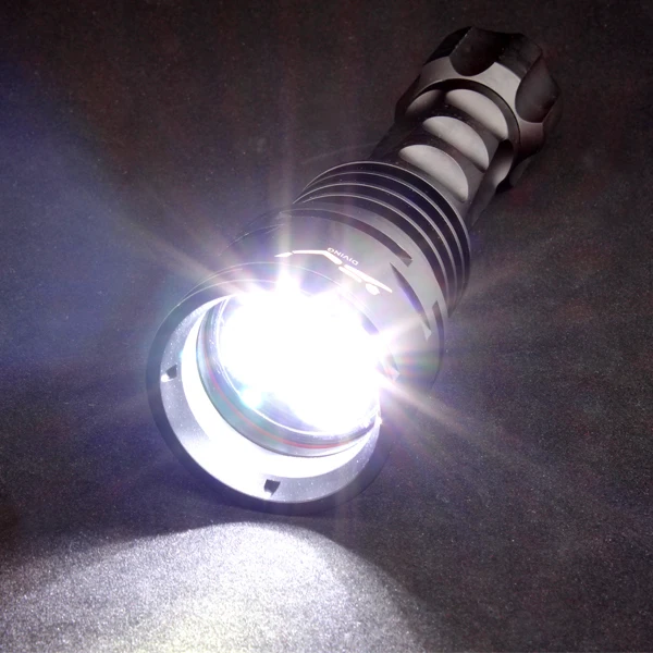 

TrustFire TR-DF003 1600lm 5-Mode White Light Diving Flashlight + Cree XM-L T6+50 Meters Waterproof- Black (2 x 26650)