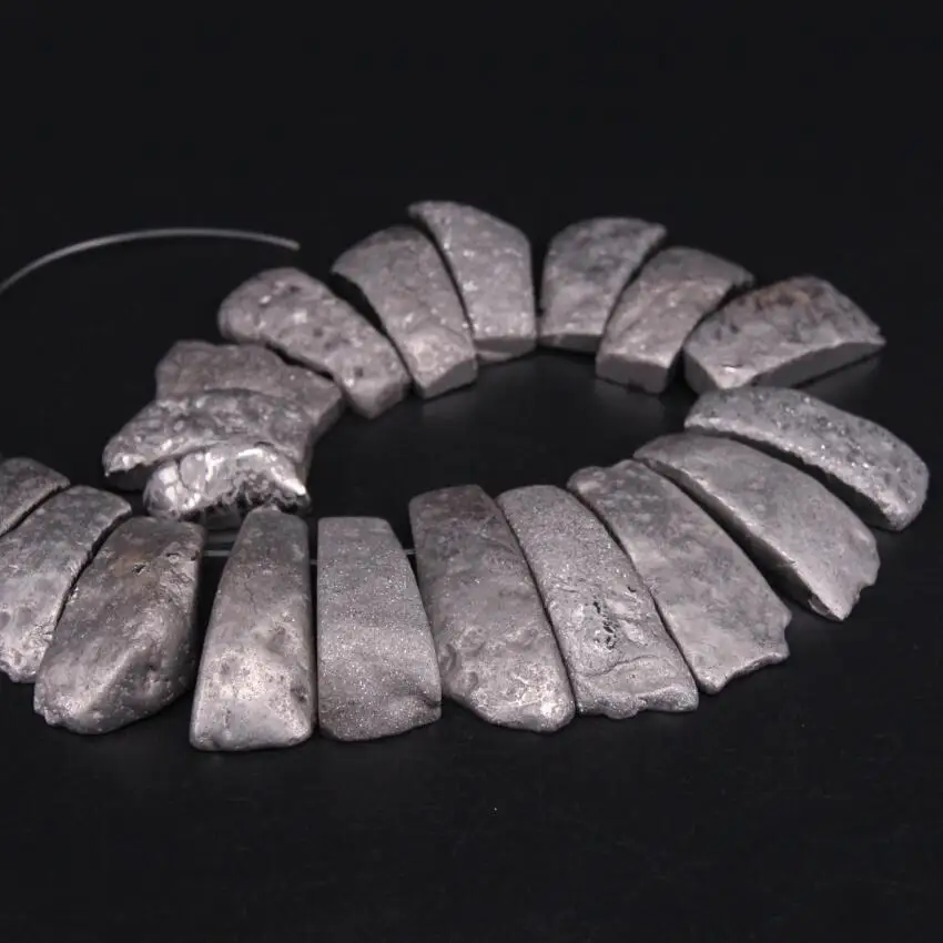 Бусины необработанные Агаты серебристые с отверстием сверху из титана плиты в