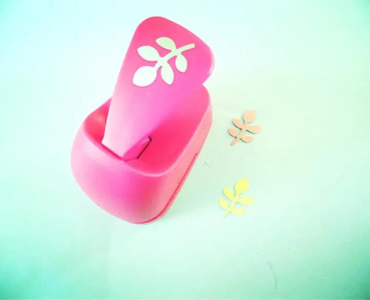 Дырокол из вспененного этилвинилацетата в форме листов 2-2 5 см для открыток