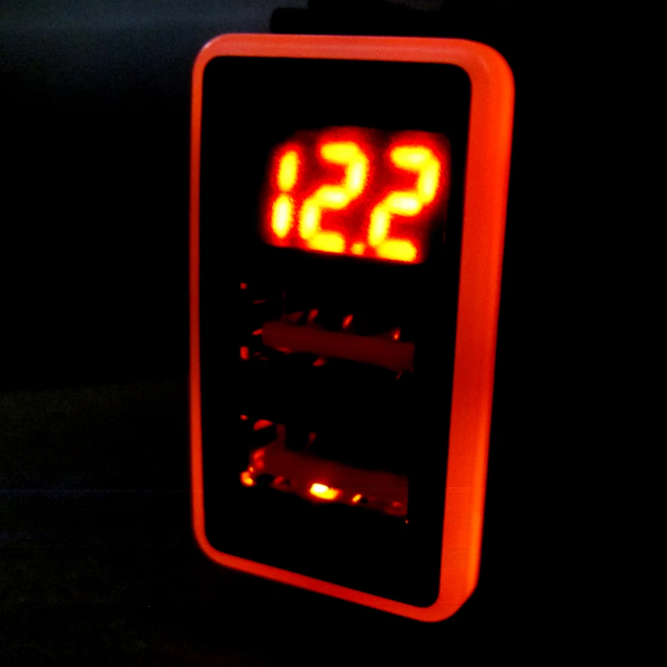 Автомобильное зарядное устройство с двойным USB портом 12 В QC3.0 светодиодный