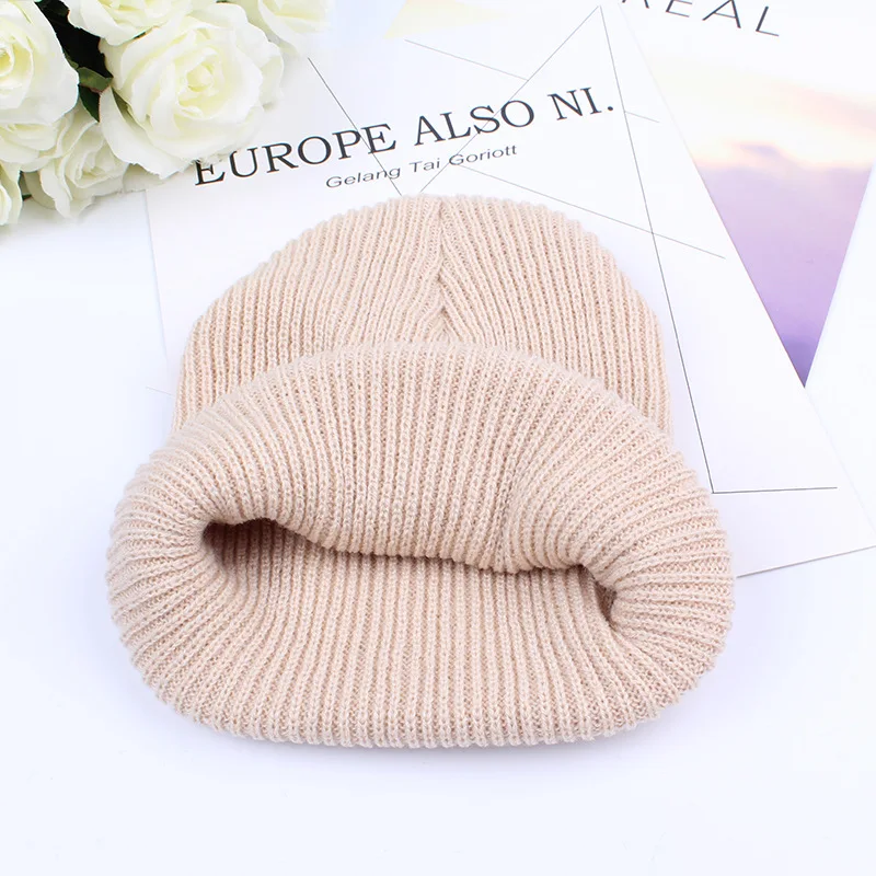 pin cold hat European and American knitted cap wool men's women's movement winter warm hip hop hat. |