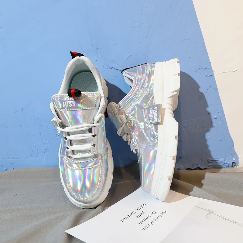 Женские кроссовки на плоской подошве Fujin яркие кожаные со светоотражающими