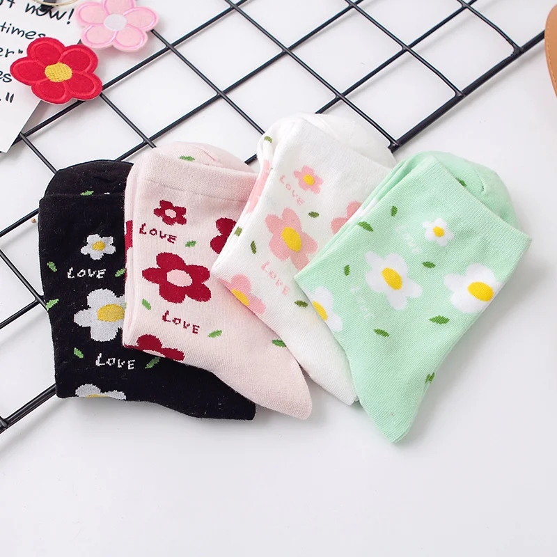 Dreamlikelin милые Для женщин носки с цветочным рисунком Harajuku Дейзи с надписью «Love» Демисезонный длинные носки для экипажа подарки для девочек