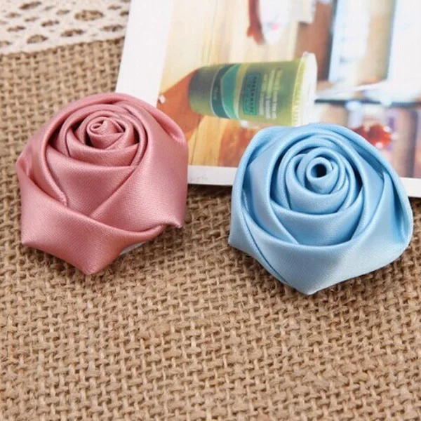 

Бесплатная доставка! Оптовая продажа 100 шт./лот, модная атласная лента 3 см, цветок из ткани, бутиковый цветок для повязок на голову для маленьких девочек.