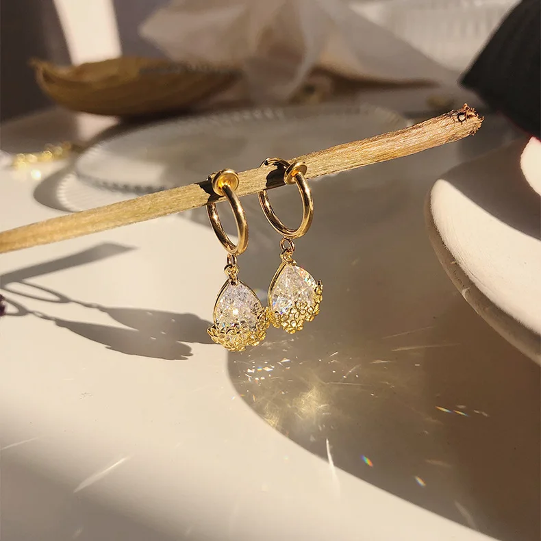 Серьги-клипсы в форме капли из кубического циркония для женщин, винтажные полые клипсы, серьги с цветами без пирсинга, ювелирное изделие