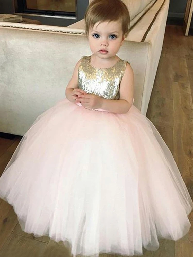 Пышное Платье розовая юбка лиф с блестками круглый вырез бант на поясе милые