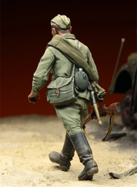 1/35 _ комплект 097 российский пехотный Курск 1943 одна фигурка несобранный Топ |