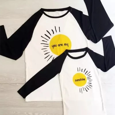 Для мамы и дочки для всей семьи Одинаковая одежда Футболка Топы с рисунком пальто