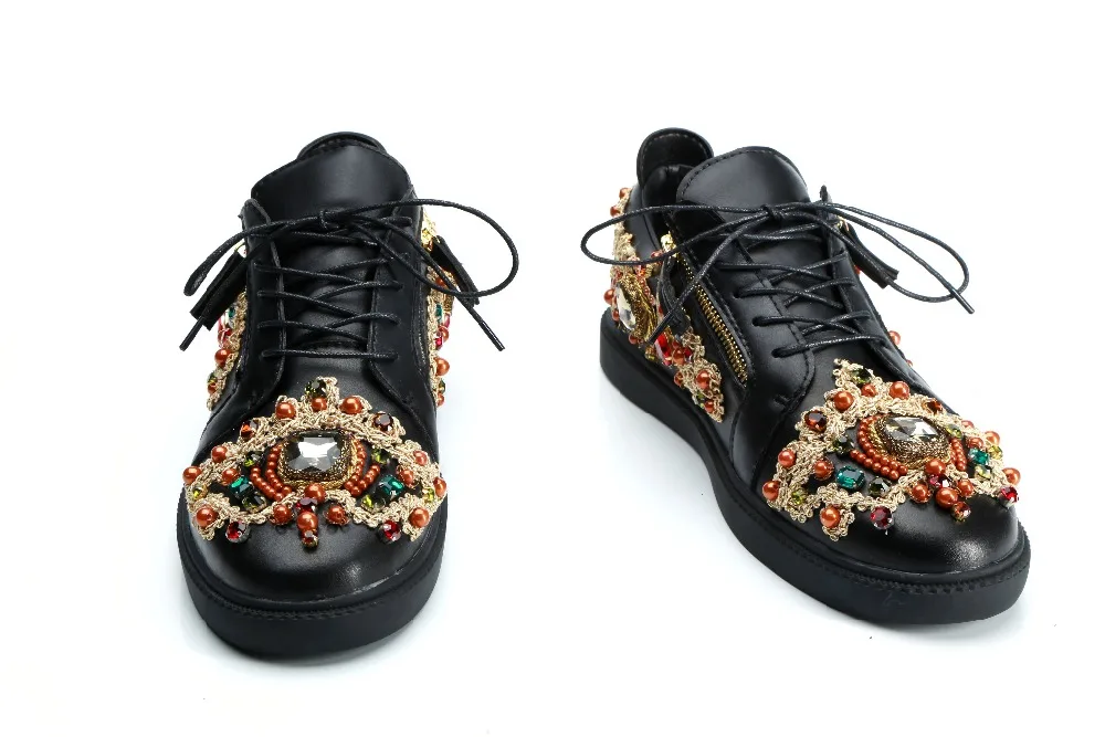 Роскошные мужские туфли на выход с золотыми нитками и вышивкой разноцветные