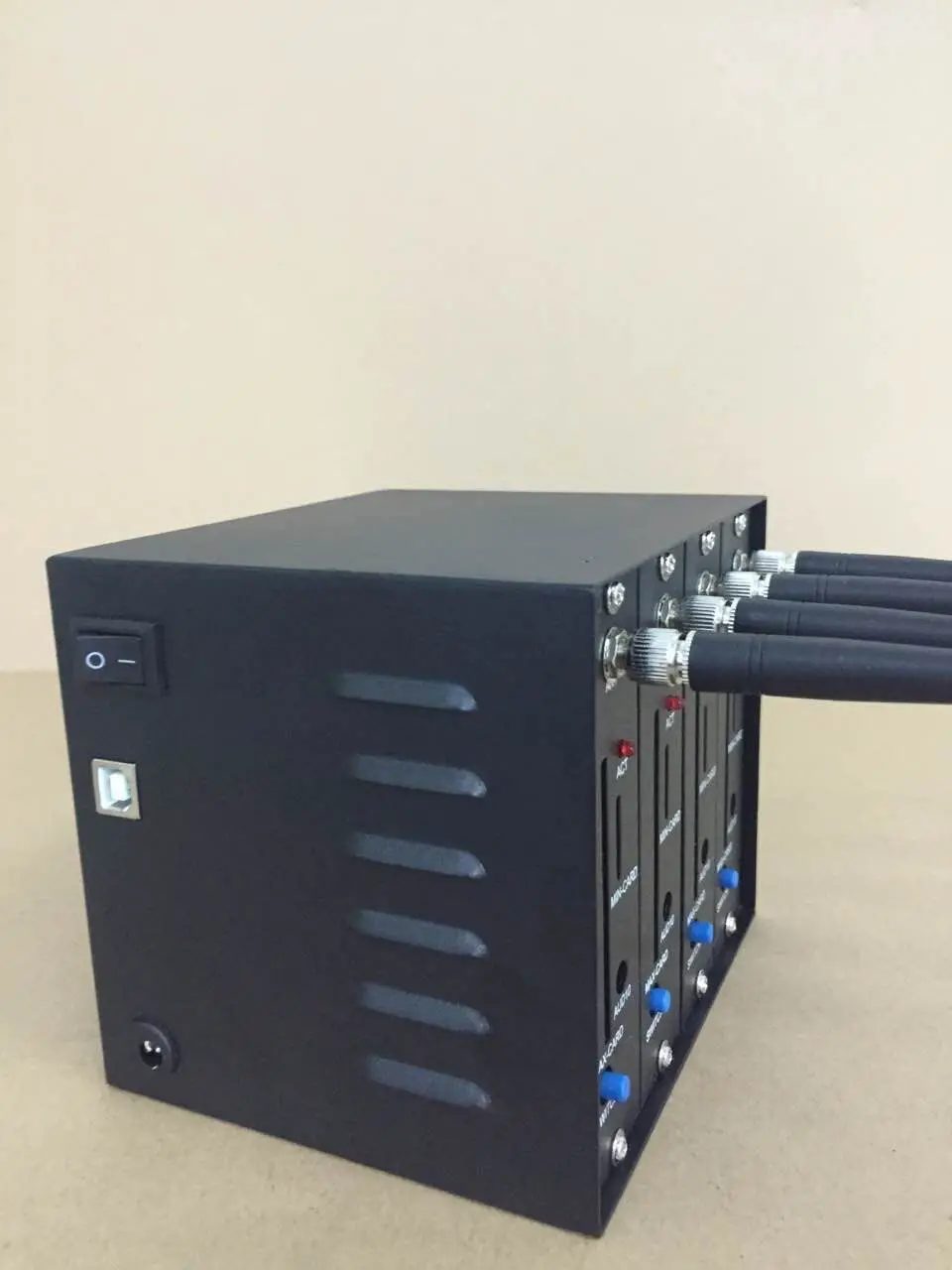 Оптом смс текстовое сообщение Q2403 GSM модемный пул поддержка СТК ussd для зарядки