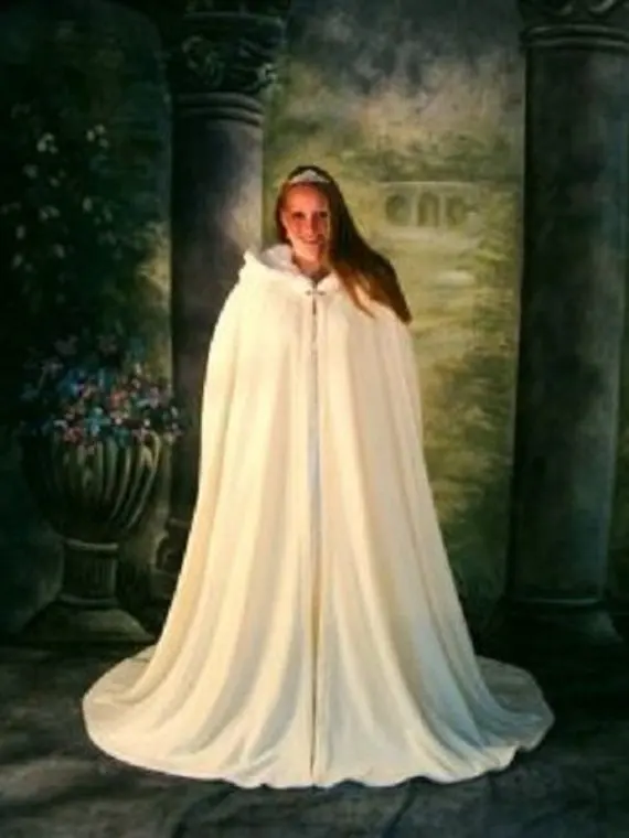 Накидка с капюшоном из искусственного меха цвета слоновой кости свадебная