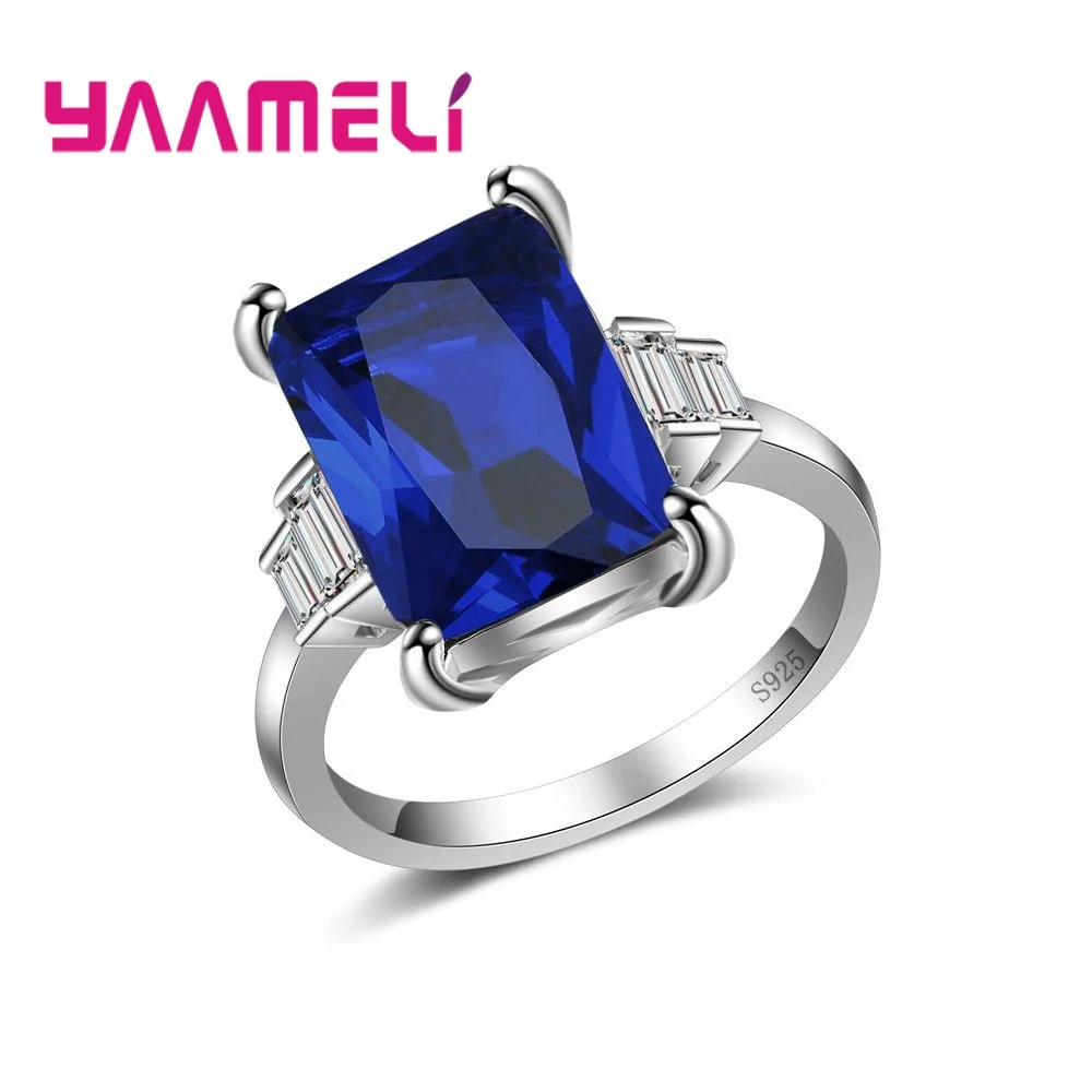 Женское кольцо из серебра 925 пробы с прозрачным кристаллом | Украшения и