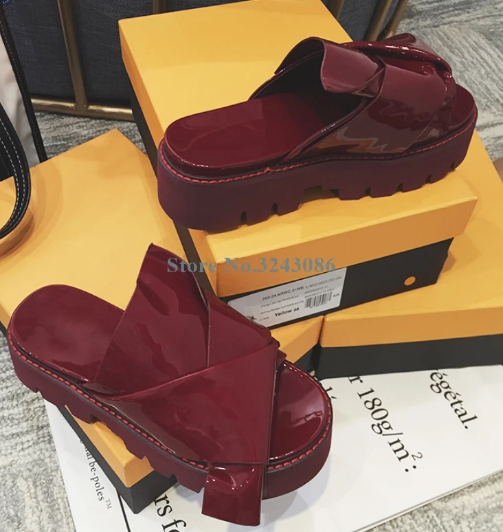 Сандалии женские из лакированной кожи плоская подошва бант однотонные без