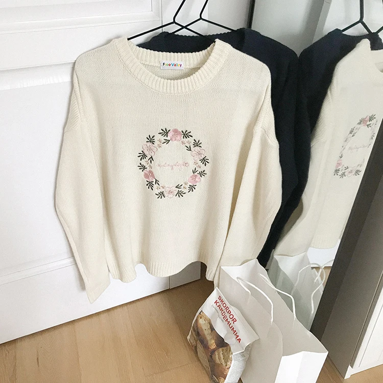 2 colors 2018 autumn and winter round floral embroidery o neck knitted sweaters womens pullovers (F1305) | Женская одежда