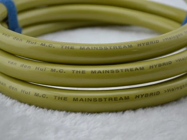 M.C the mainsstream Hybrid Halogen Free power cable sold per meter | Электроника