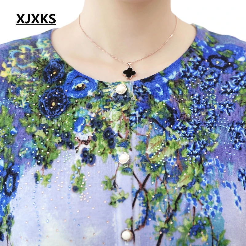 Женский трикотажный свитер с круглым вырезом и длинным рукавом |