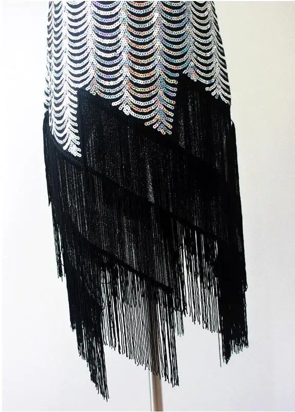 Женское платье хлопушка без рукавов с круглым вырезом и аппликацией в виде