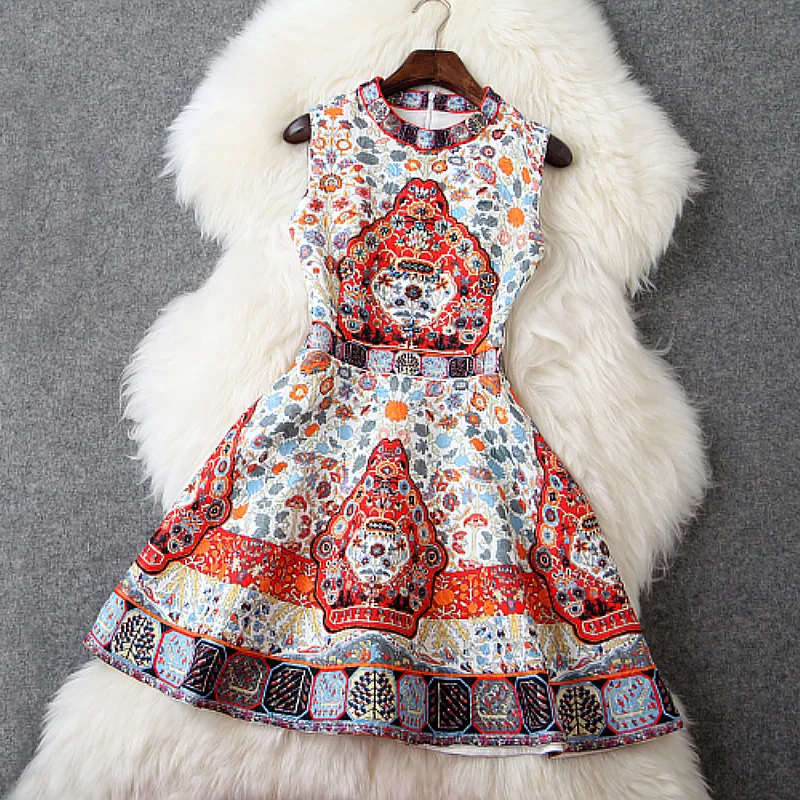 Женское дизайнерское платье с винтажным принтом черное белое бисером на груди