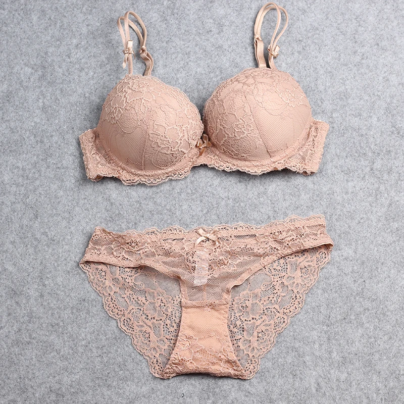 Комплект женского нижнего белья с цветочной вышивкой и чашками пуш-ап | Женская