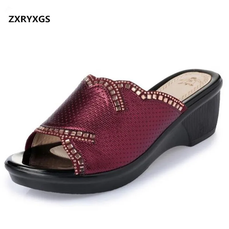 Женские босоножки со стразами повседневные Элегантные шлепанцы на танкетке