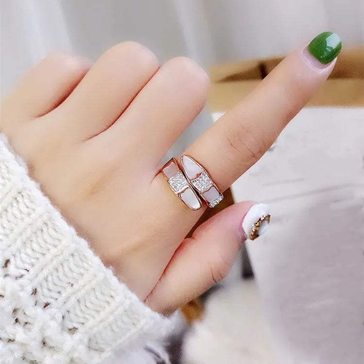 Распродажа, ювелирные украшения, Женский Кристалл из Swarovskis, индивидуальный набор, змеиная форма, натуральный корпус, титановая сталь, кольцо