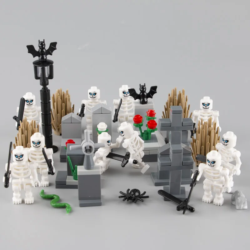 Ужасающие оружия скелетов, блоки города, части кладбища, аксессуары для животных, трава, растения, строительные игрушки.