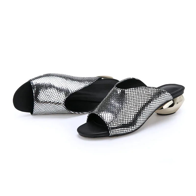 Женские босоножки из натуральной кожи с открытым носком на низком каблуке | Обувь