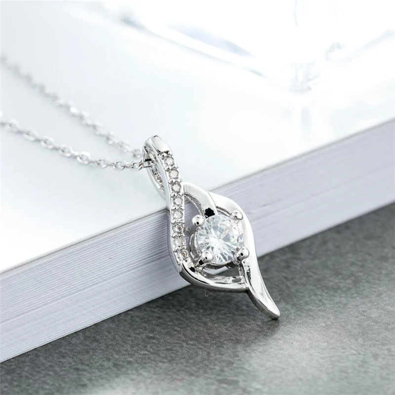 

Sole Memory Zircon Exquisite Fashion Pendant Sweet Fresh Literature Silver Color Clavicle Chain Female Necklace SNE395