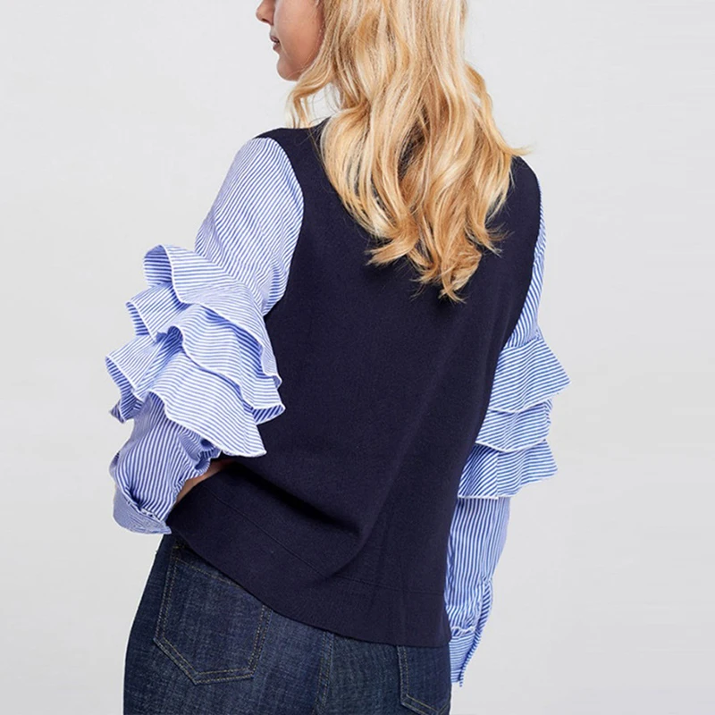 Женская трикотажная блузка в полоску голубая милая составного кроя с оборками и