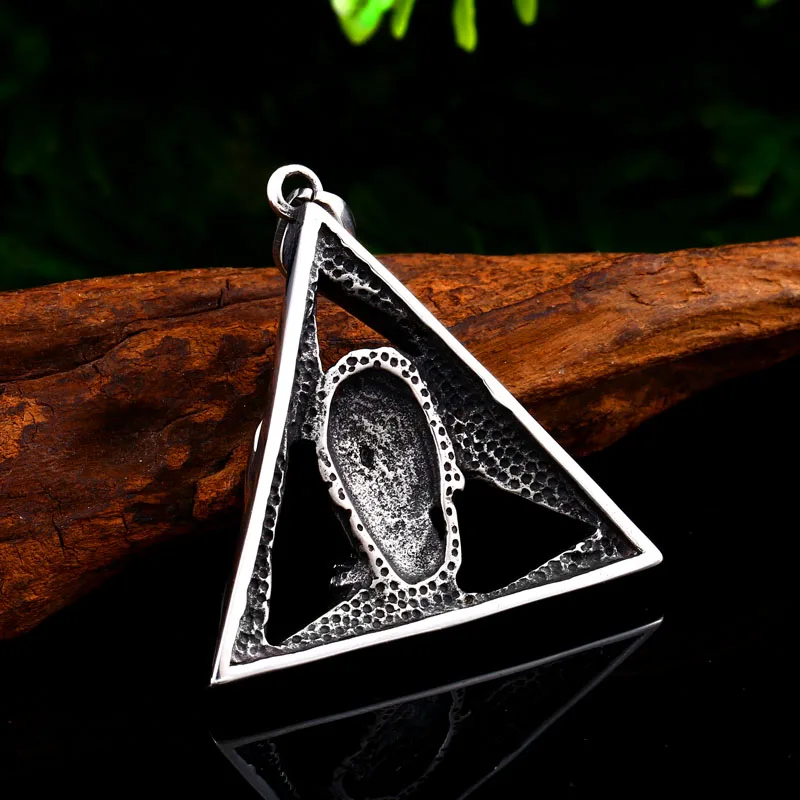 Ожерелье с подвеской в виде черепа и руки дьявола от Beier из нержавеющей стали для