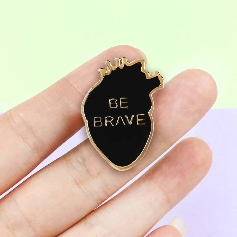 Брошь в виде черного сердца с золотой каймой Be Brave булавки на лацкан значки
