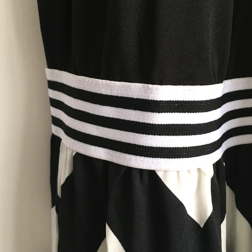 Женское длинное платье вечерние размера плюс на тонких бретельках черное