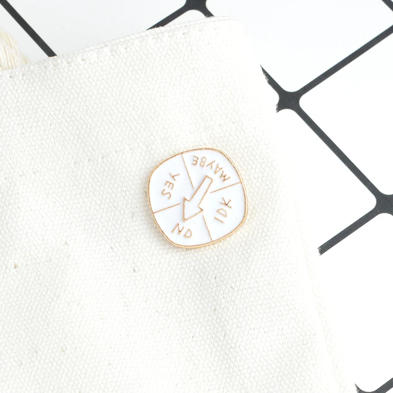 White Turntable Rotating Brooch &quotYes NO IDK MAYBE&quot Cartoon Spin Game Decision Enamel Pin Jacket Badge Jewelry Child Gift | Украшения