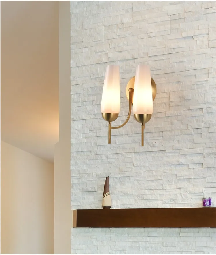 Настенная лампа из белого стекла и латуни современный светодиодный светильник