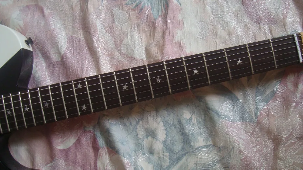 Электрогитара белая и черная деревянная отделка черный pickguard Бесплатная