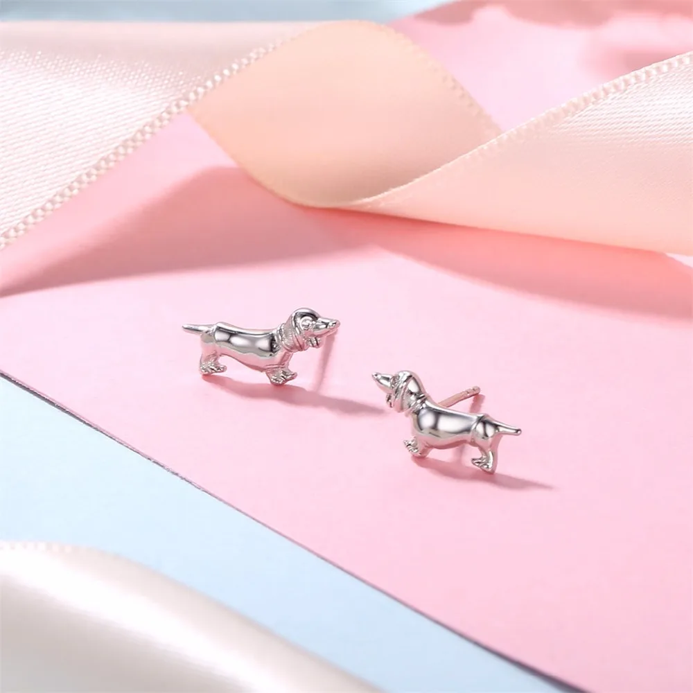 SILVERCUTE милые животные такса колбаса серьги-гвоздики в виде собаки для Для женщин Аутентичные 925 пробы серебро ювелирных украшений SCE6445B