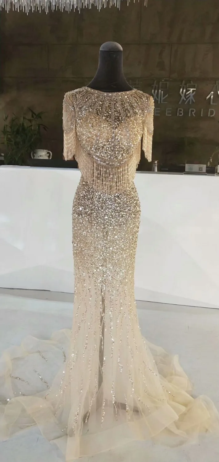 Настоящее фото роскошное свадебное платье русалки с коротким рукавом о-образным