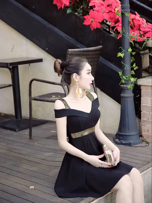 Slash Средства ухода за кожей шеи ремень спагетти с глубоким вырезом Тонкий платье